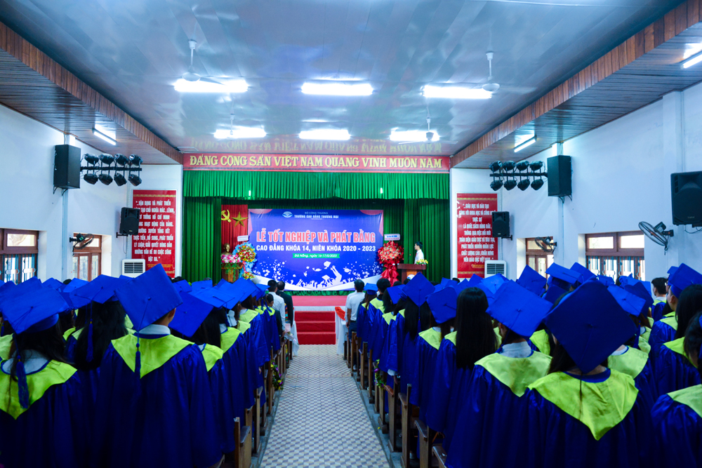 560 Tân cử nhân khóa 14 nhận bằng tốt nghiệp