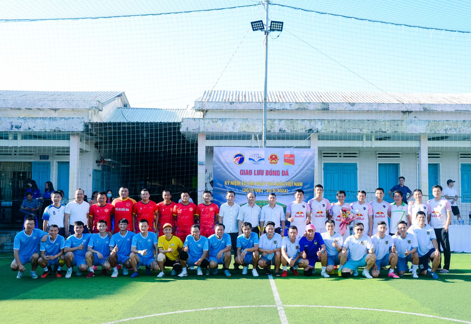 Giao lưu bóng đá kỷ niệm 42 năm ngày Nhà Giáo Việt Nam 20-11