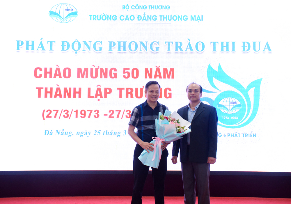 Trường Cao đẳng Thương mại phát động phong trào thi đua chào mừng 50 năm thành lập trường