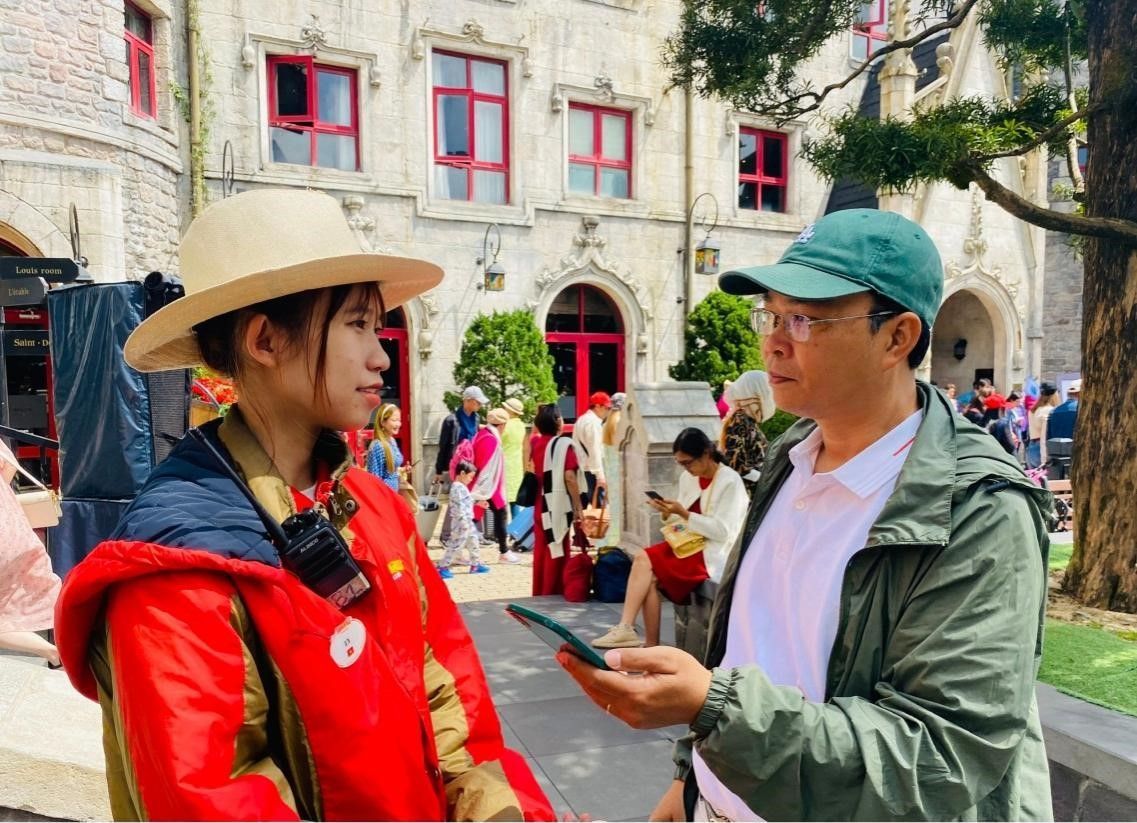 Sinh viên ngành du lịch Trường Cao đẳng Thương mại vừa trải nghiệm thực tế công việc vừa nhận lương, cơ hội tìm kiếm việc làm cao