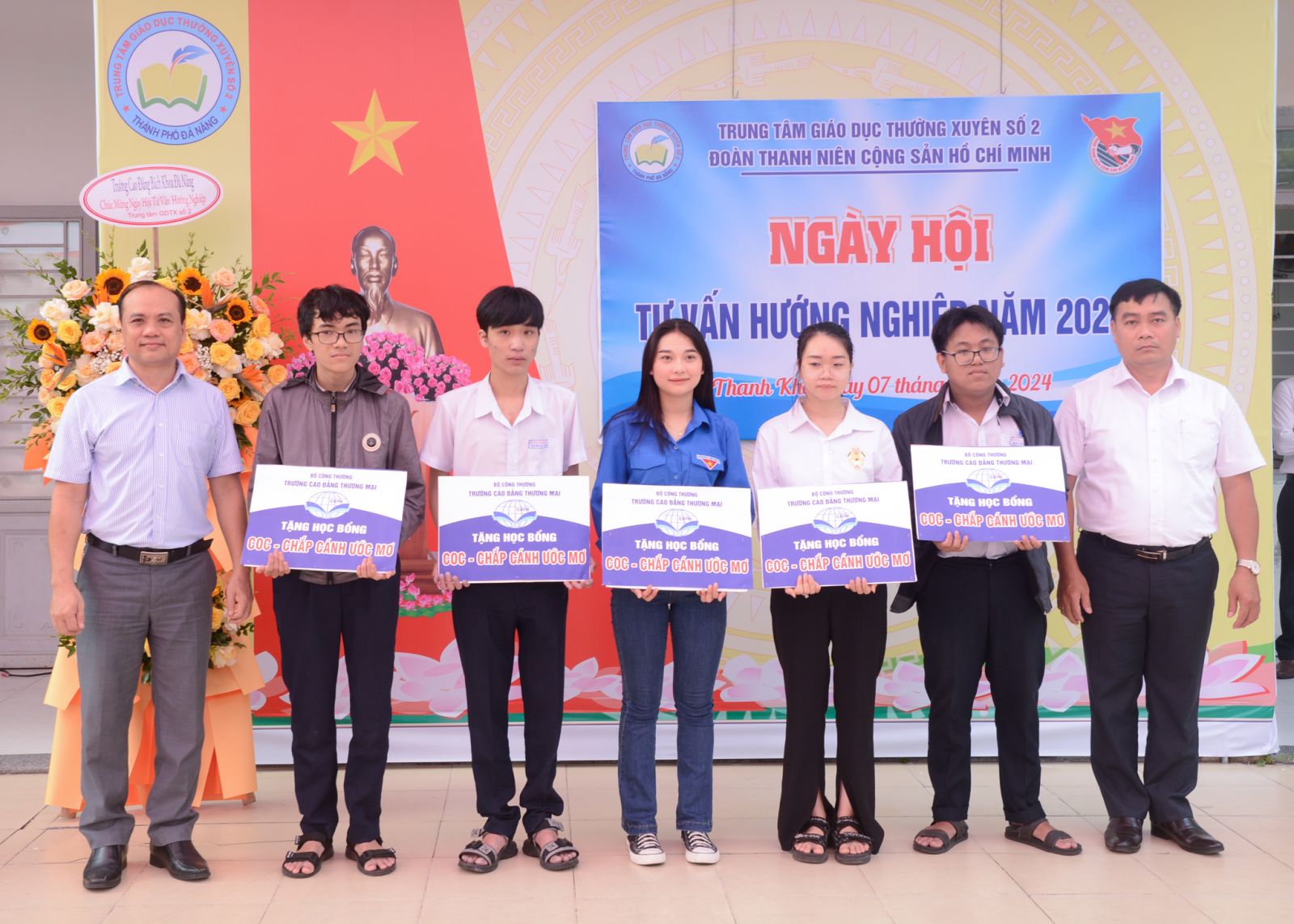 Trường Cao đẳng Thương mại đồng hành cùng ước mơ học tập của học sinh Trung tâm GDTX Số 2 - Đà Nẵng