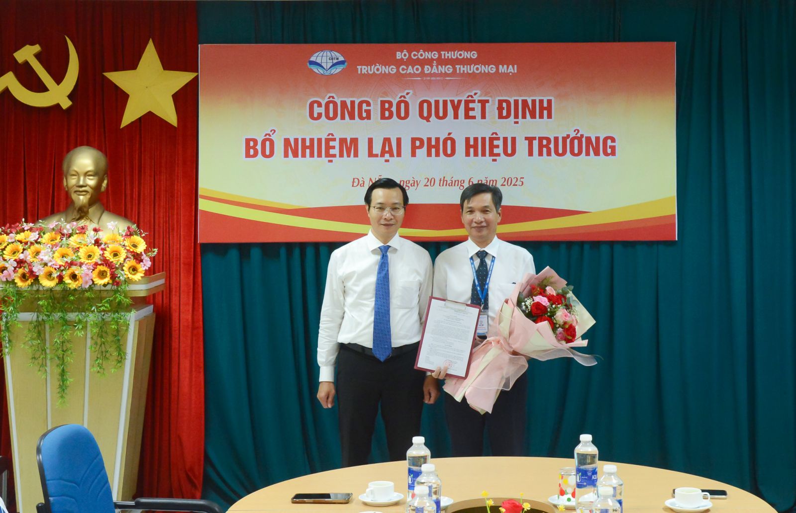 Công bố quyết định bổ nhiệm lại Phó Hiệu trưởng