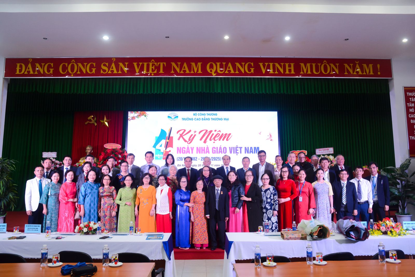 GẶP MẶT TRUYỀN THỐNG KỶ NIỆM 43 NĂM NGÀY NHÀ GIÁO VIỆT NAM 20-11