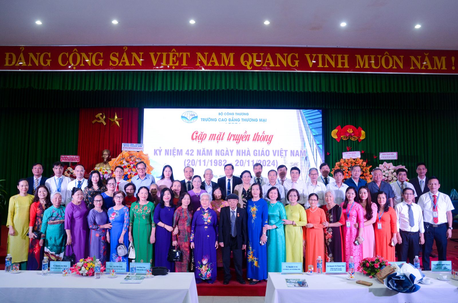 Gặp mặt truyền thống kỷ niệm 42 năm ngày Nhà giáo Việt Nam 20-11