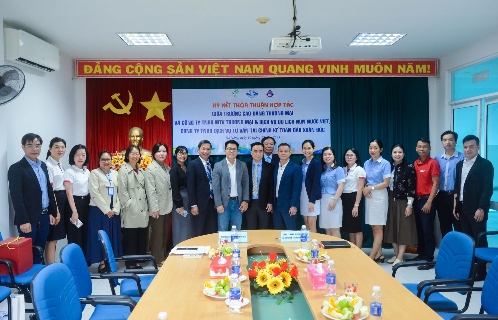 Trường Cao đẳng Thương mại ký hợp tác với Công ty TNHH MTV Thương mại & dịch vụ Non Nước Việt và Công ty TNHH Dịch vụ tư vấn Tài chính Kế toán Đầu Xuân Đức