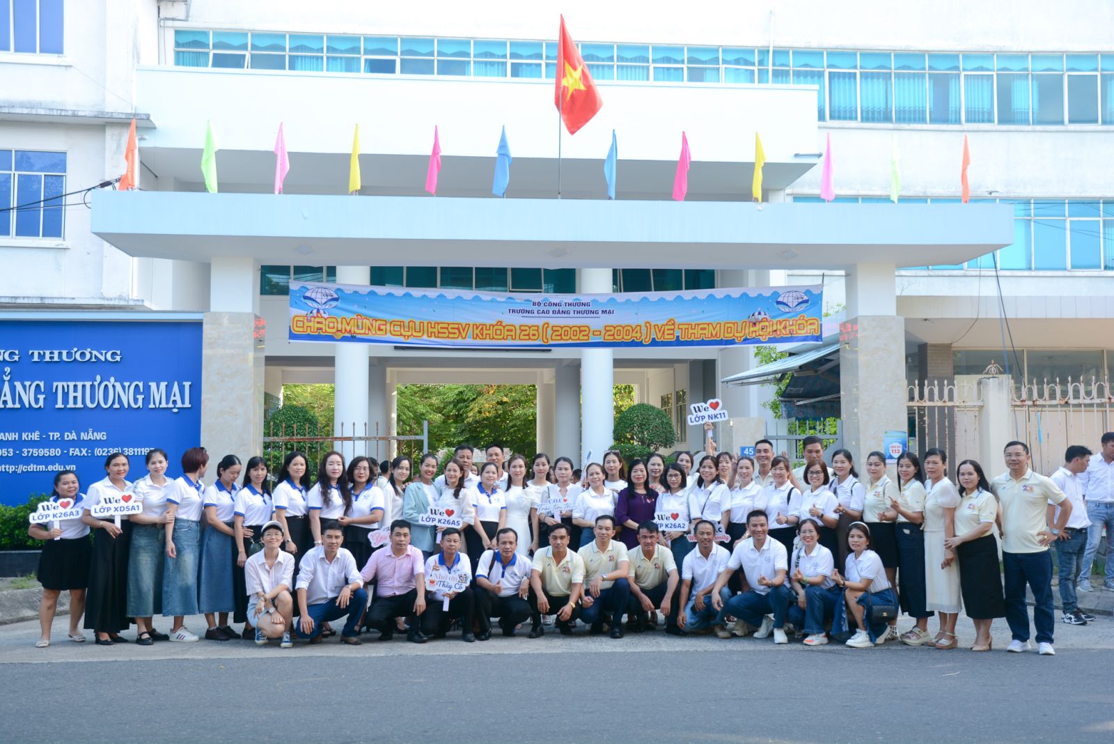 Trường Cao đẳng Thương mại đón tiếp Cựu HSSV niên khóa 2002 – 2004 về thăm trường