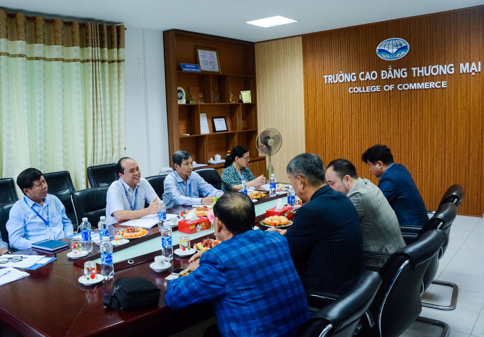 Trường Cao đẳng Thương mại thảo luận hợp tác với Trường Đại học Khoa học Kỹ thuật Busan