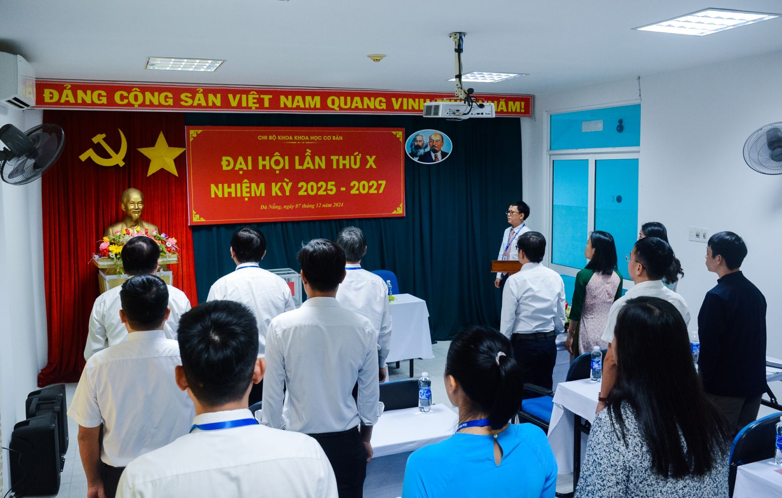 Chi bộ khoa Khoa học cơ bản tổ chức thành công Đại hội điểm nhiệm kỳ 2025-2027