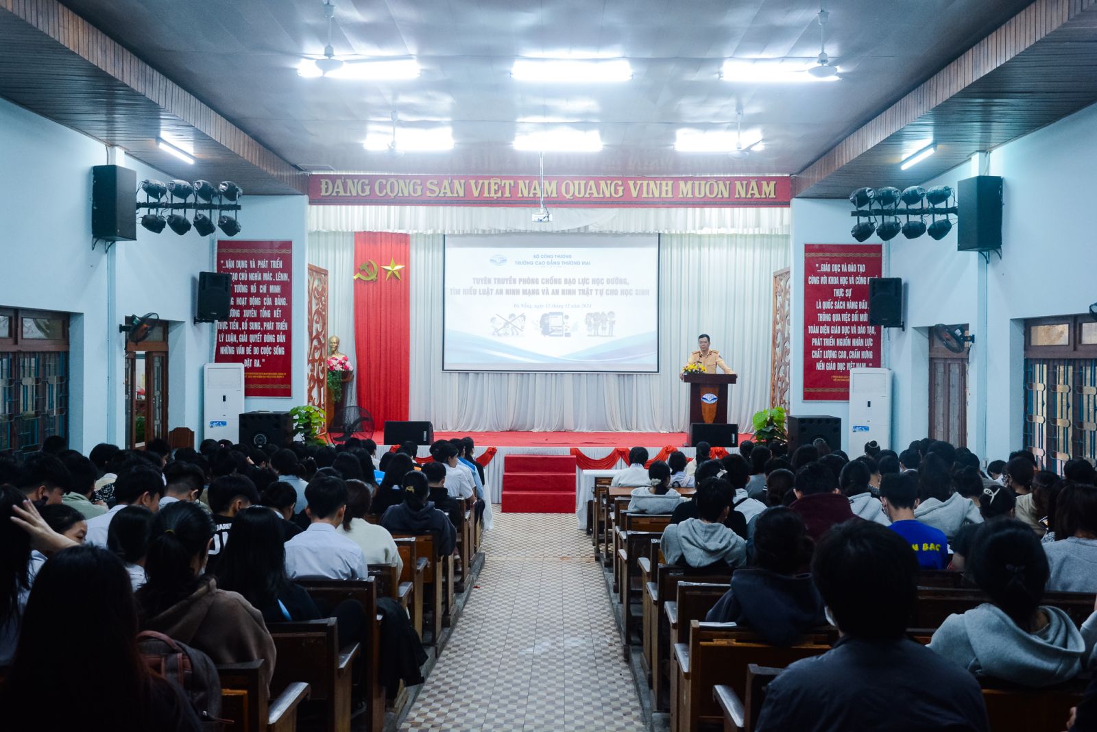 Trường Cao đẳng Thương mại tuyên truyền phòng chống bạo lực học đường và pháp luật an ninh mạng