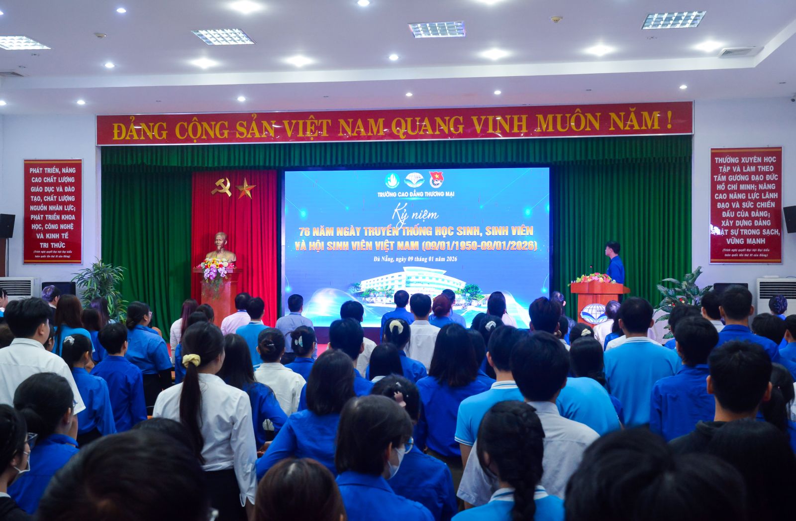 Trường Cao đẳng Thương mại kỷ niệm 76 năm ngày truyền thống HSSV