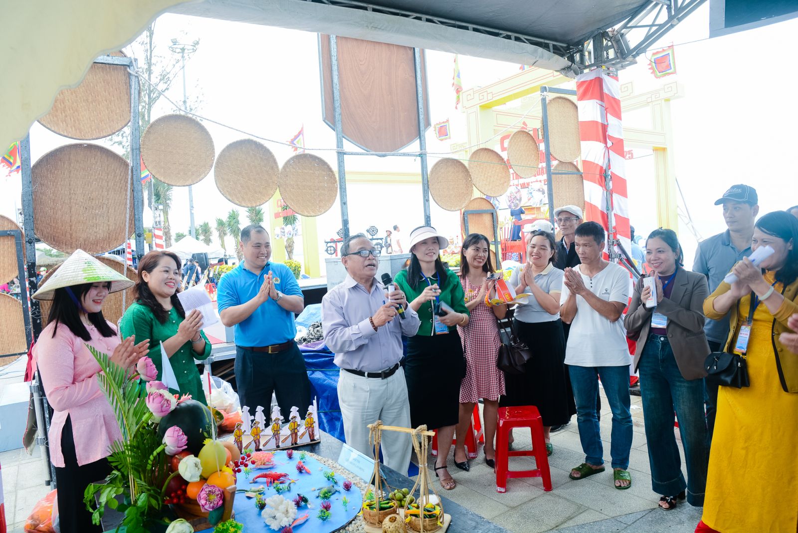 CÔNG ĐOÀN CƠ SỞ TRƯỜNG CAO ĐẲNG THƯƠNG MẠI THAM GIA HỘI THI TRƯNG BÀY MÂM NGŨ QUẢ TẠI LỄ HỘI CẦU NGƯ TRUYỀN THỐNG QUẬN THANH KHÊ 2025