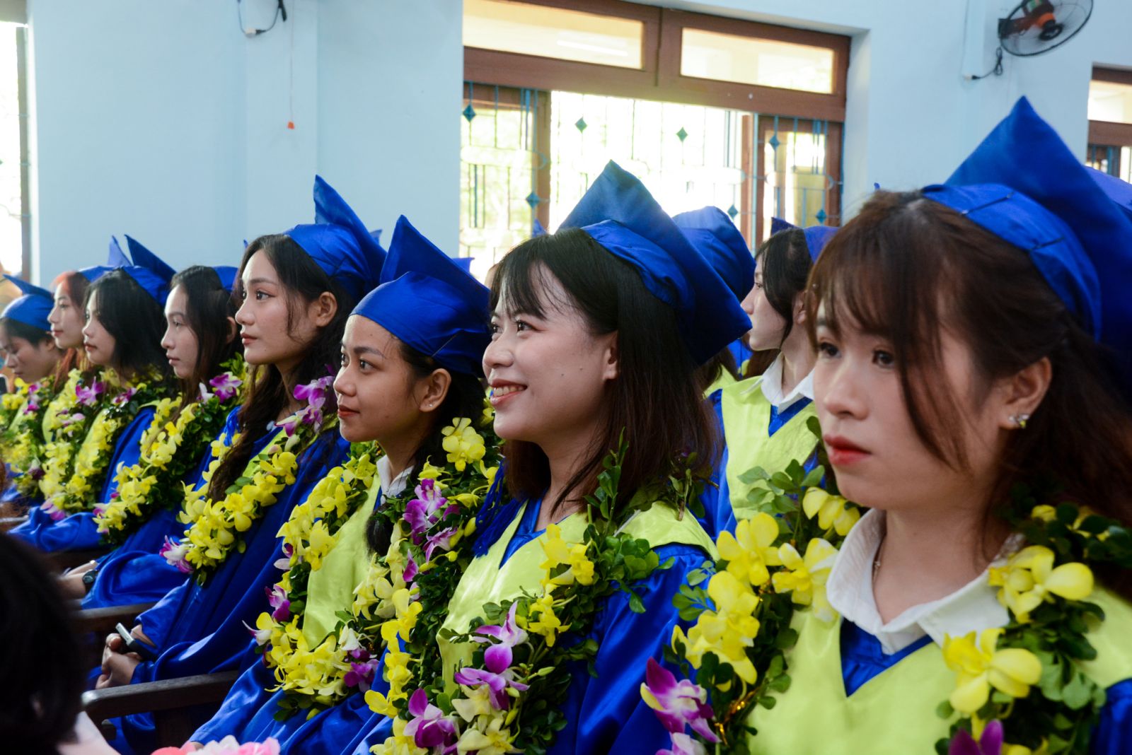 441 tân cử nhân khóa 15 nhận bằng tốt nghiệp