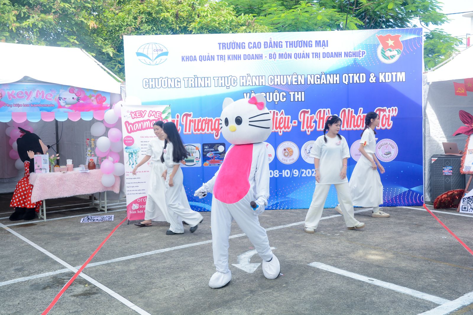 KHOA QTKD KHAI MẠC “NGÀY HỘI KINH DOANH CÙNG SINH VIÊN NGÀNH QUẢN TRỊ KINH DOANH & KINH DOANH THƯƠNG MẠI