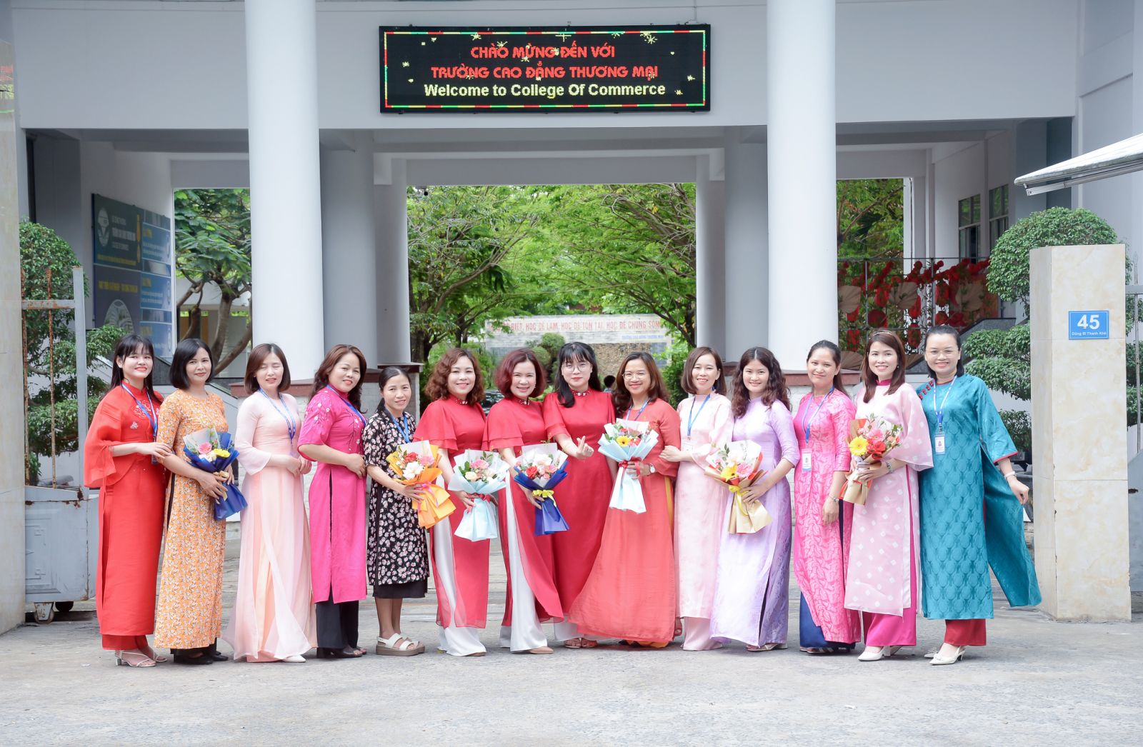 Gặp mặt đại diện Nữ viên chức - lao động Nhà trường nhân kỷ niệm 115 năm Ngày Quốc tế phụ nữ 8/3