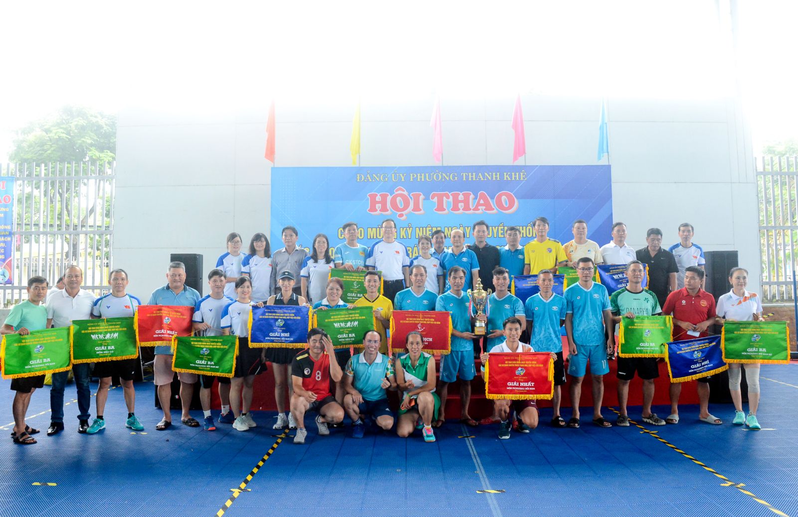 TRƯỜNG CAO ĐẲNG THƯƠNG MẠI VÔ ĐỊCH MÔN BÓNG ĐÁ MINI NAM!