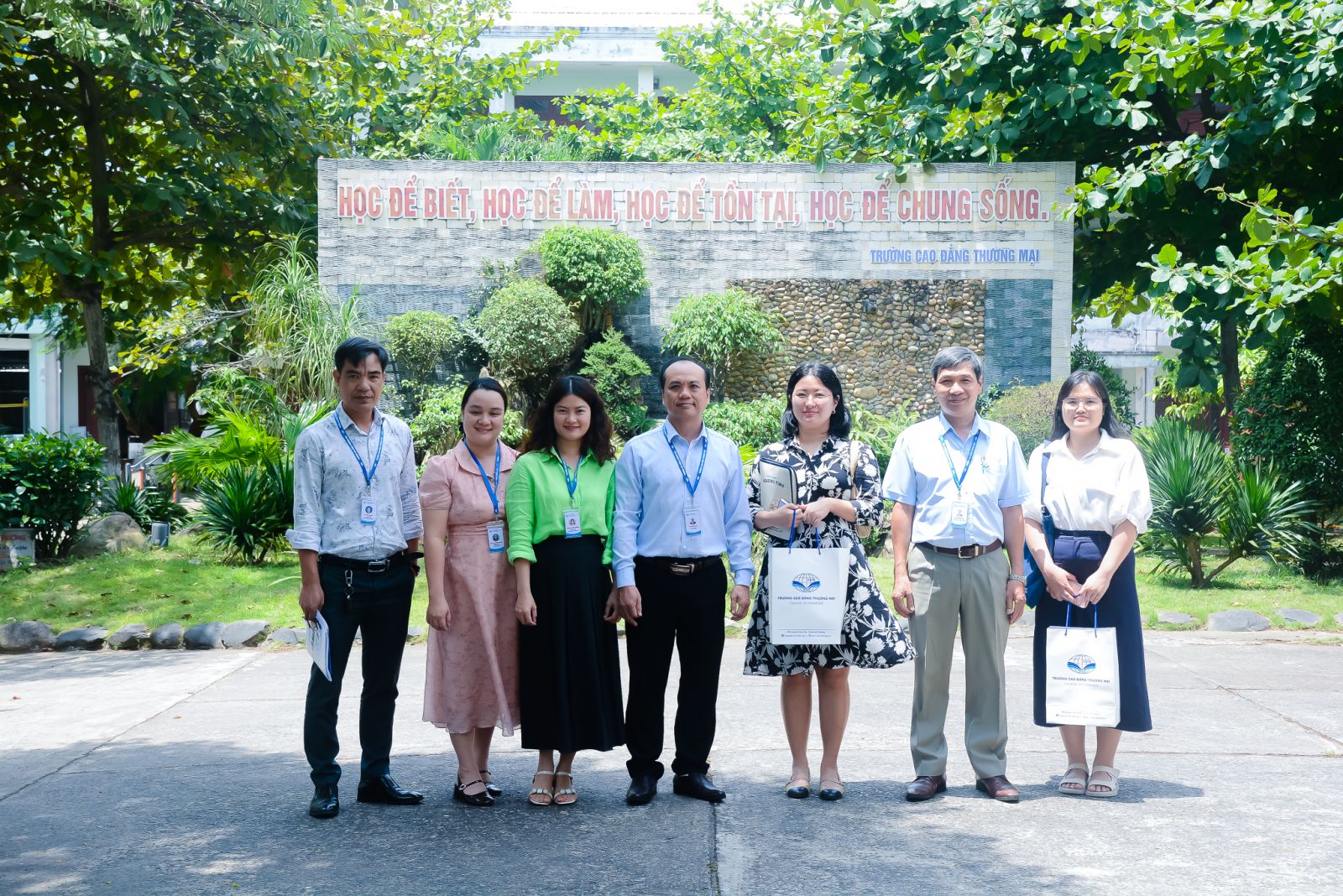 Trường Cao đẳng làm việc với tổ chức KOICA về phái cử tình nguyện viên Hàn Quốc