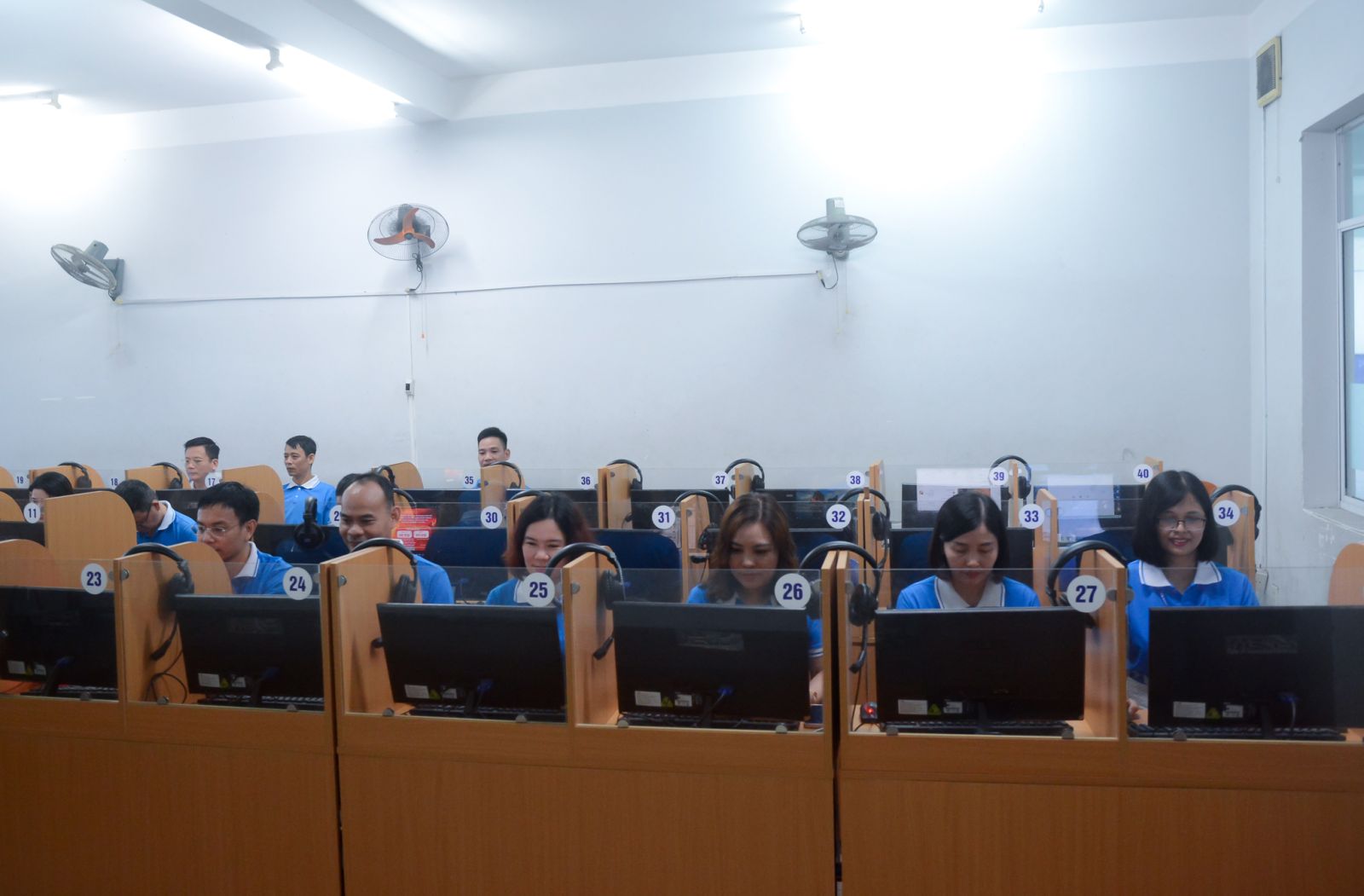 ĐẢNG BỘ TRƯỜNG CAO ĐẲNG THƯƠNG MẠI THAM GIA CUỘC THI TRỰC TUYẾN TÌM HIỂU NGHỊ QUYẾT ĐẠI HỘI ĐẢNG BỘ CÁC CẤP