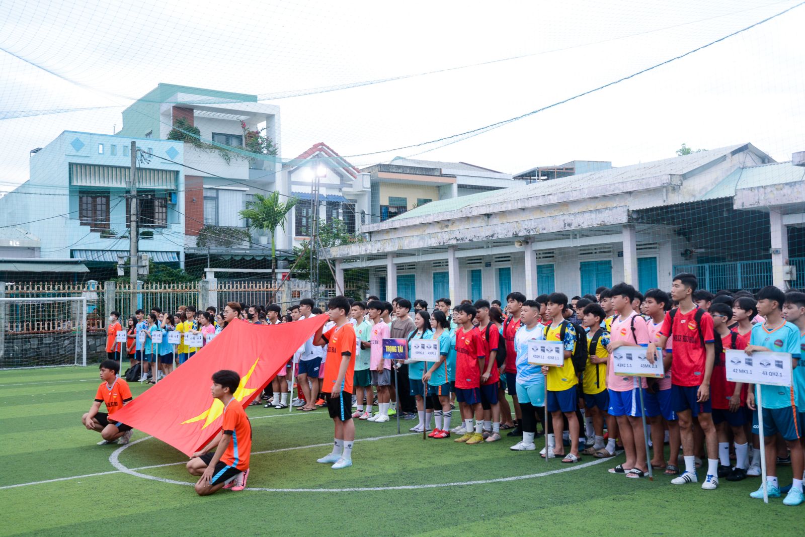 45 đội tuyển tranh tài giải bóng đá truyền thống HSSV Trường Cao đẳng Thương mại lần thứ XI năm 2024