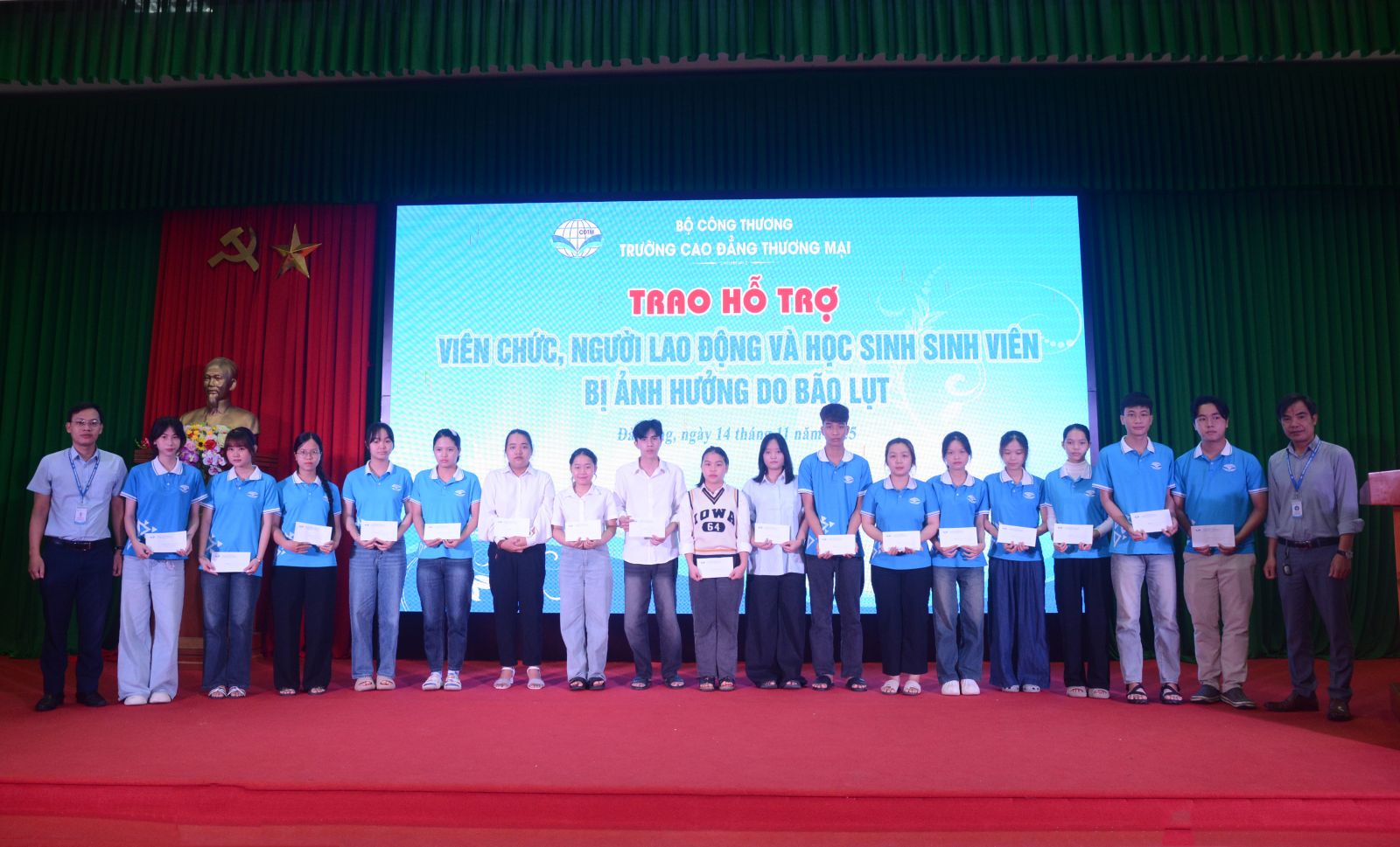 TRƯỜNG CAO ĐẲNG THƯƠNG MẠI ĐỒNG HÀNH CÙNG NGƯỜI DÂN VÙNG LŨ