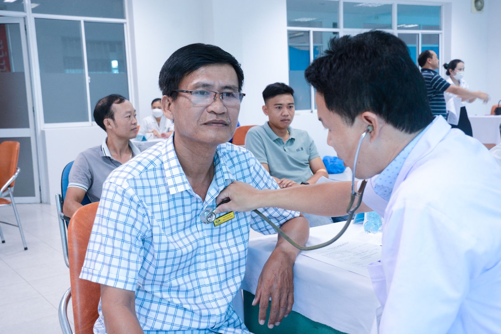 Trường Cao đẳng Thương mại tổ chức khám sức khỏe cho gần 150 CBVC-NLĐ