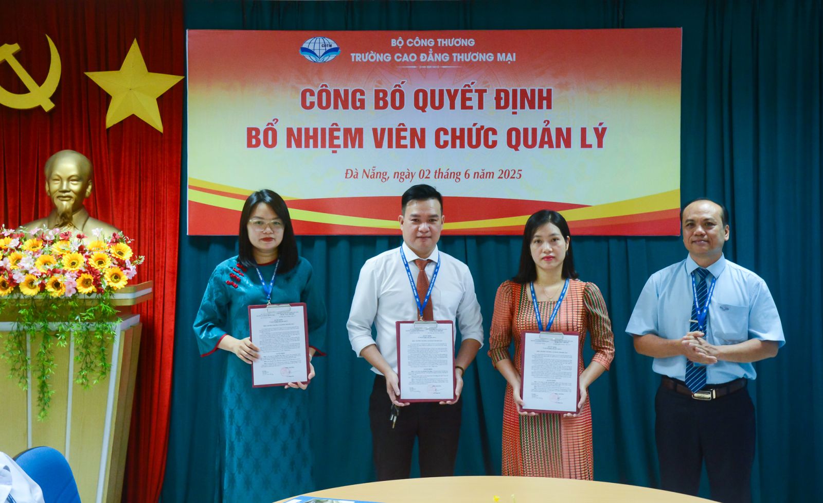 Công bố Quyết định bổ nhiệm viên chức quản lý