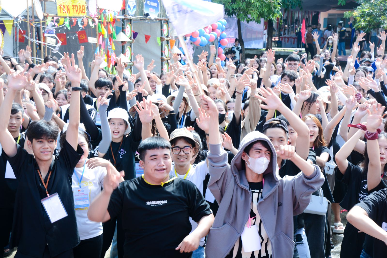 Tưng bừng khai mạc Hội trại “Tiếp lửa truyền thống”