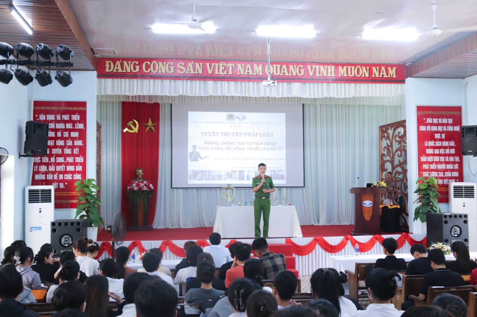 Tuyên truyền tác hại ma túy, thuốc lá điện tử cho hơn 200 học sinh, sinh viên