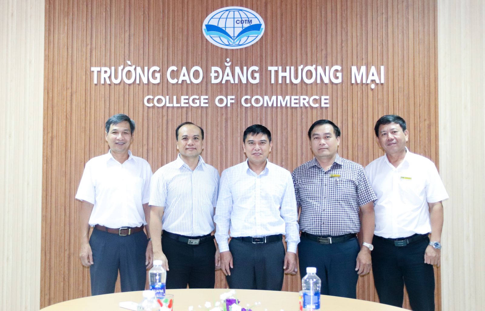 Phó Tổng Cục trưởng Tổng Cục Giáo dục nghề nghiệp thăm và làm việc với Trường Cao đẳng Thương mại